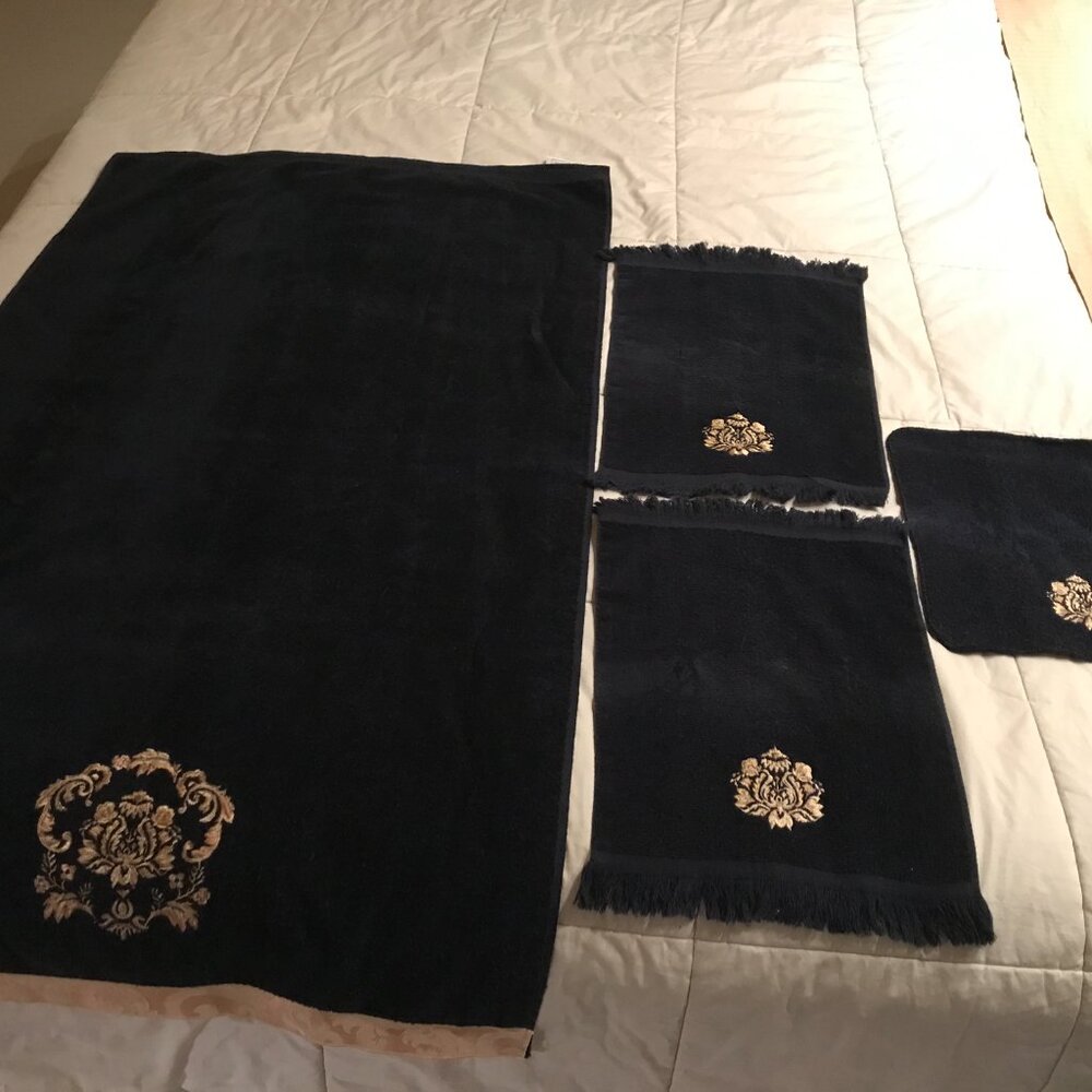 Towels by AVANTI. Avanti look Decorative VINTAGE 1995. NEW Set of 4. - Picture 2 of 5